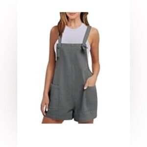 *NWT* Women’s Gray Romper/Shortalls, Size L